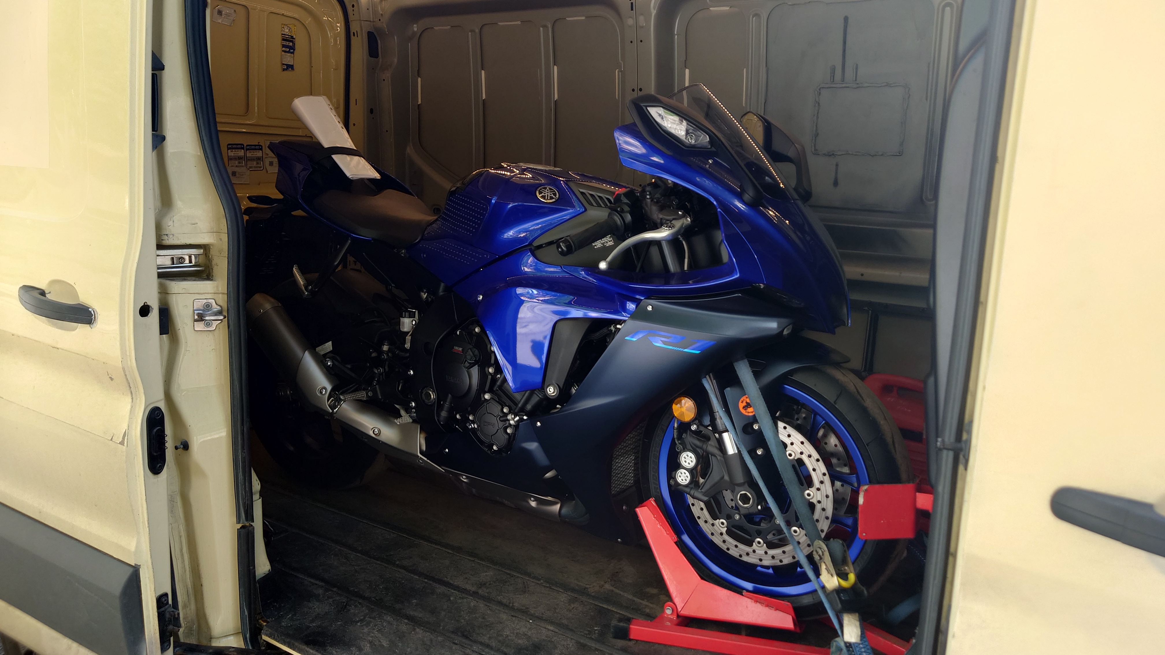 Перевозка и отправка Yamaha YZF-R1 в ТК ПЭК