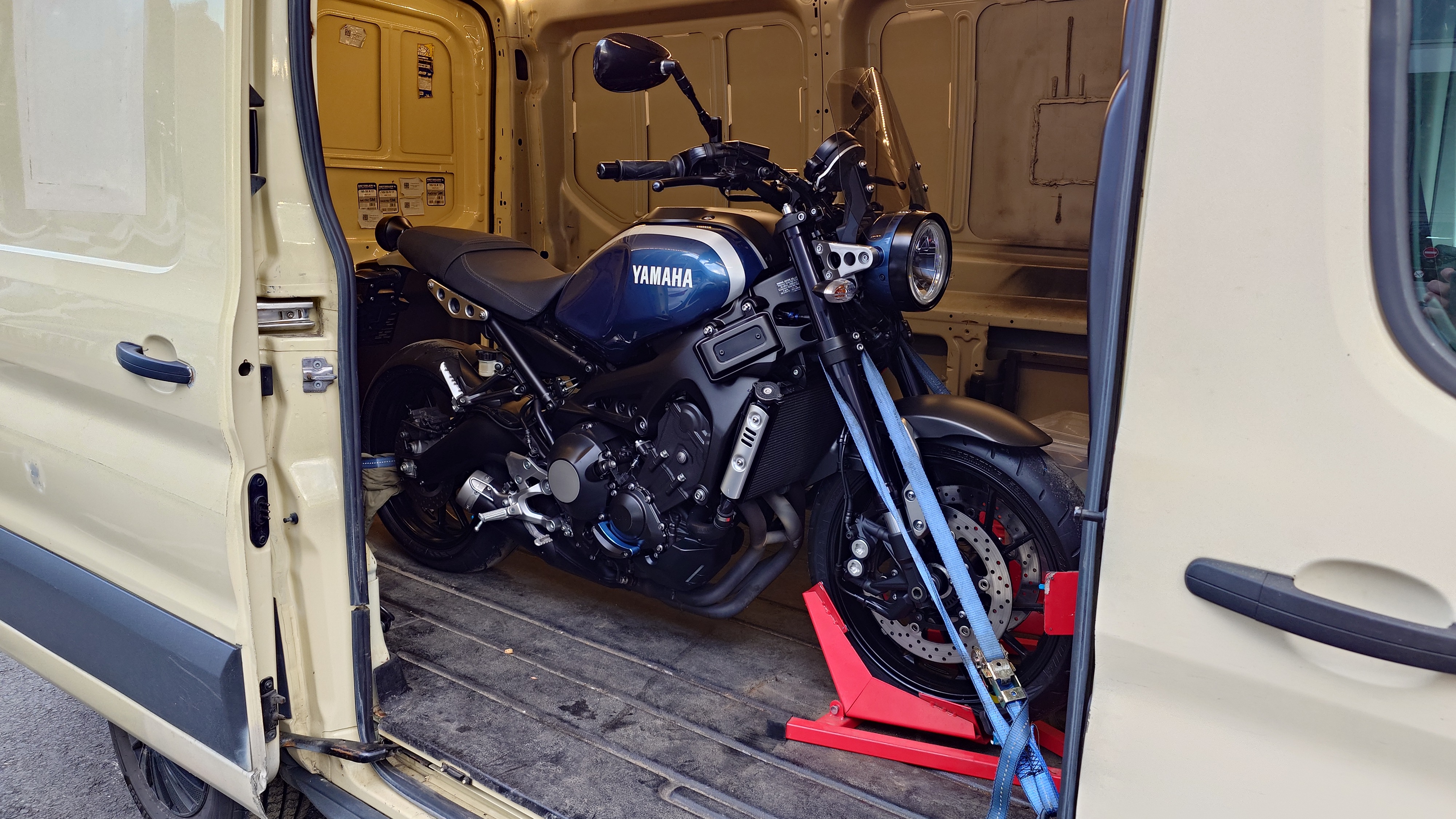 Перевозка Yamaha XSR900, постановка на учет